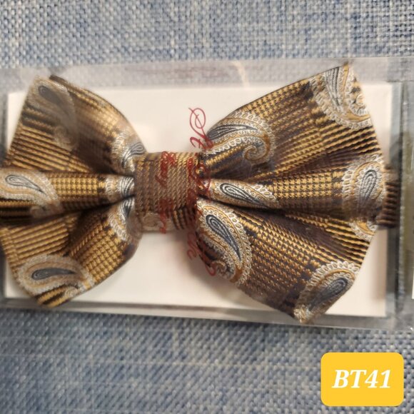 Bow Tie And Hanky Set by St. Patrick - Asst Styles And Colors - Brand New In Box - Picture 2 of 4